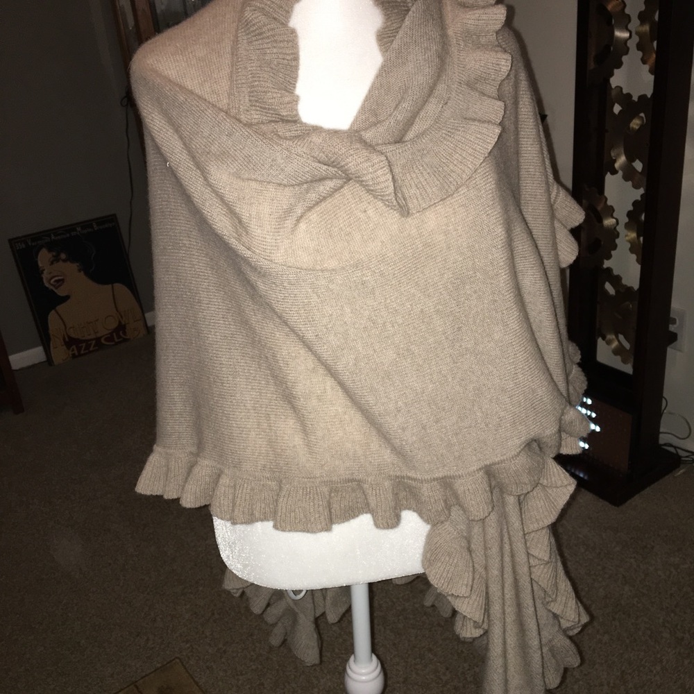 CULLEN AUTHENTIC LUXURIOUS 100% CASHMERE TAUPE RUFFLE V-SHAPE WRAP